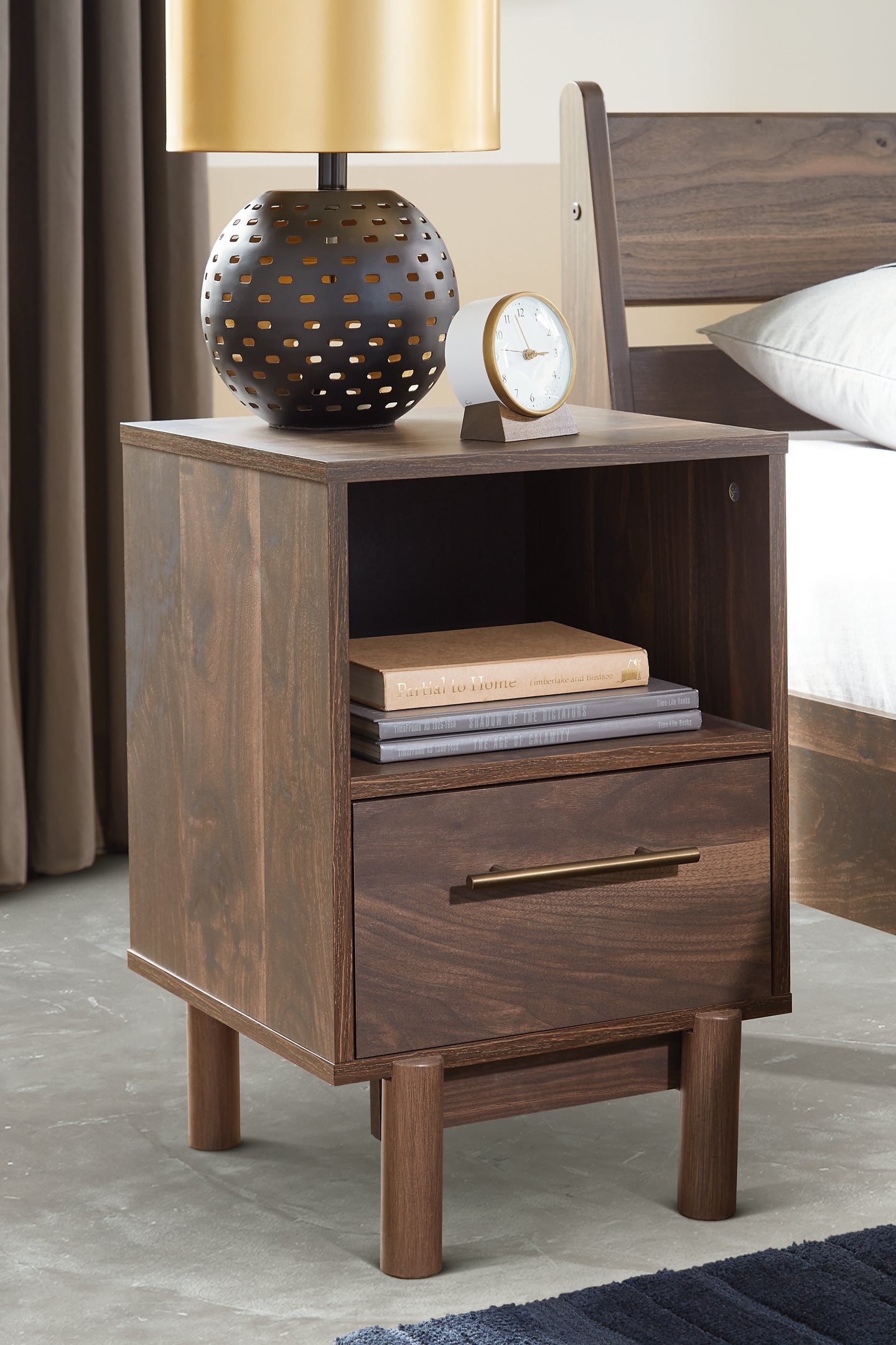 Calverson One Drawer Night Stand – Cummings Furniture